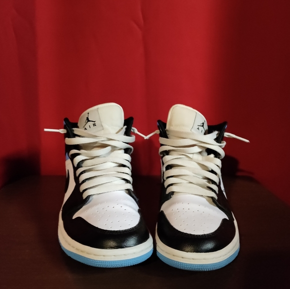 NIKE AIR JORDAN 1 RETRO MID SE WMNS UNIVERSITY BLUE WHITE - Picture 3 of 6